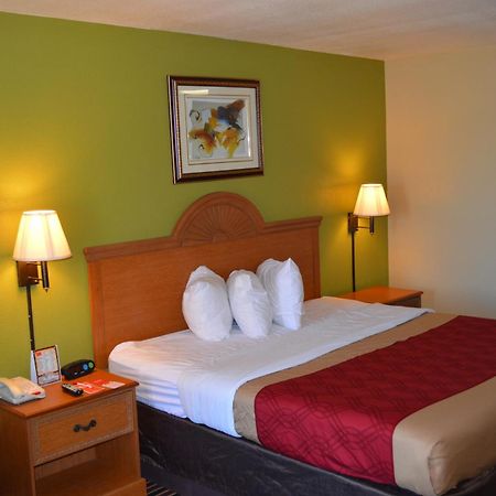 Econo Lodge Lake Charles University Area Room photo