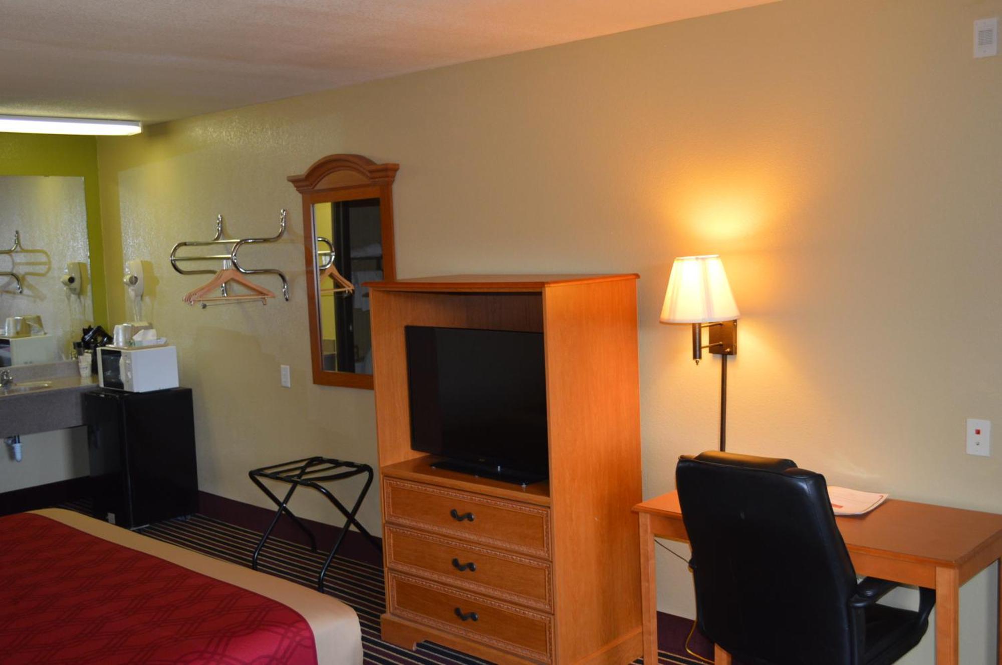Econo Lodge Lake Charles University Area Room photo