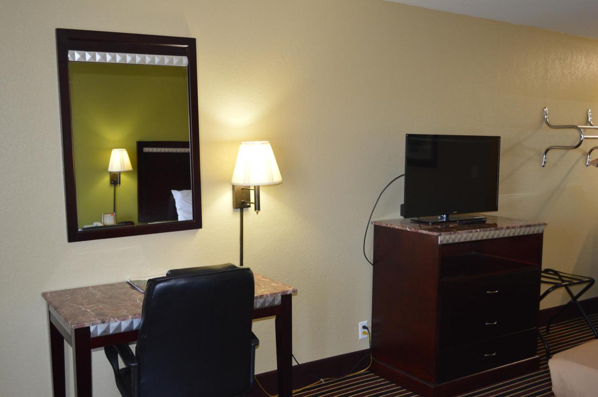 Econo Lodge Lake Charles University Area Room photo