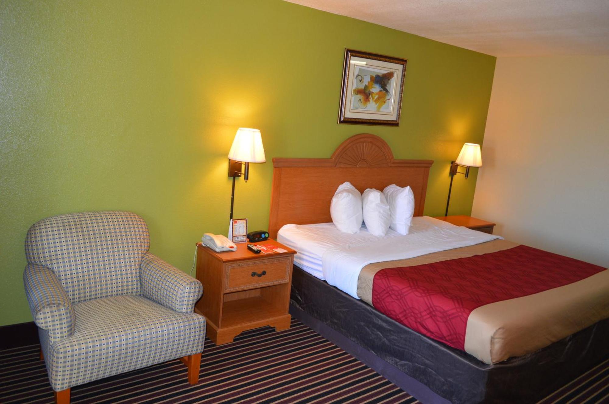 Econo Lodge Lake Charles University Area Room photo